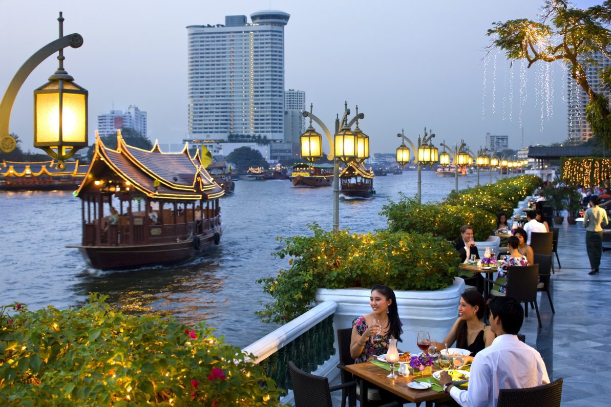 Traumhaft: Der Blick von der Terrasse des Restaurants @mandarin bangkok oriental
